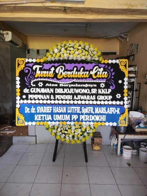 Papan Bunga di Pondok Kacang Barat